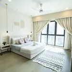 Elegant 1Br In Ooak Suites, Mont Kiara Kl - Walk To Malls & Dining