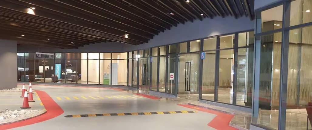 Elegant 1br In Ooak Suites, Mont Kiara Kl - Walk To Malls & Dining